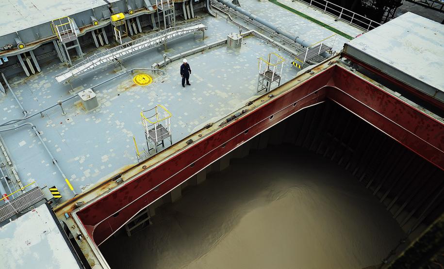 Porto de Paranaguá bate recorde no embarque de açúcar em um único navio