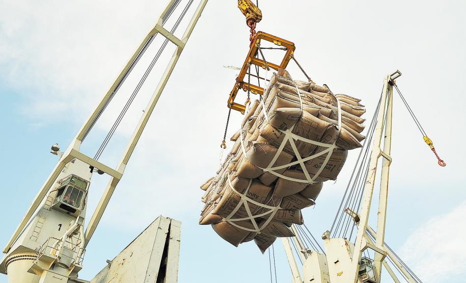 Movimentação de cargas no Porto de Antonina aumenta 94% em 2016