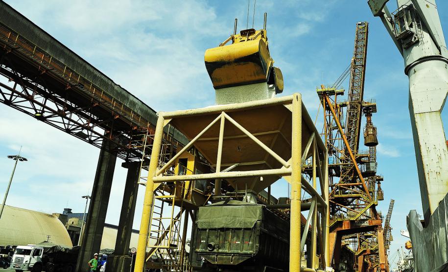 Movimentação de cargas no Porto de Antonina aumenta 94% em 2016