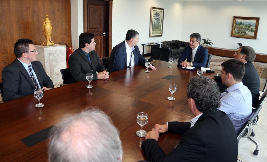 Governador assina contrato de arrendamento de R$20 milhões no Porto de Antonina