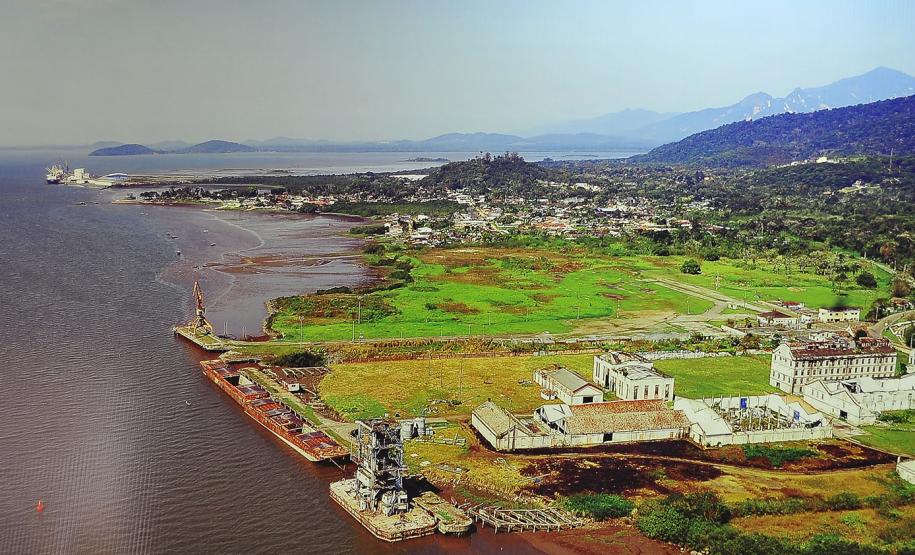 Governador assina contrato de arrendamento de R$20 milhões no Porto de Antonina