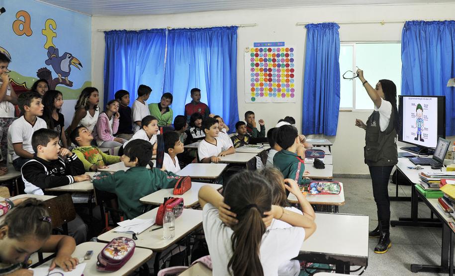 Projeto Porto Escola chega à comunidades ilhadas da Baía de Paranaguá