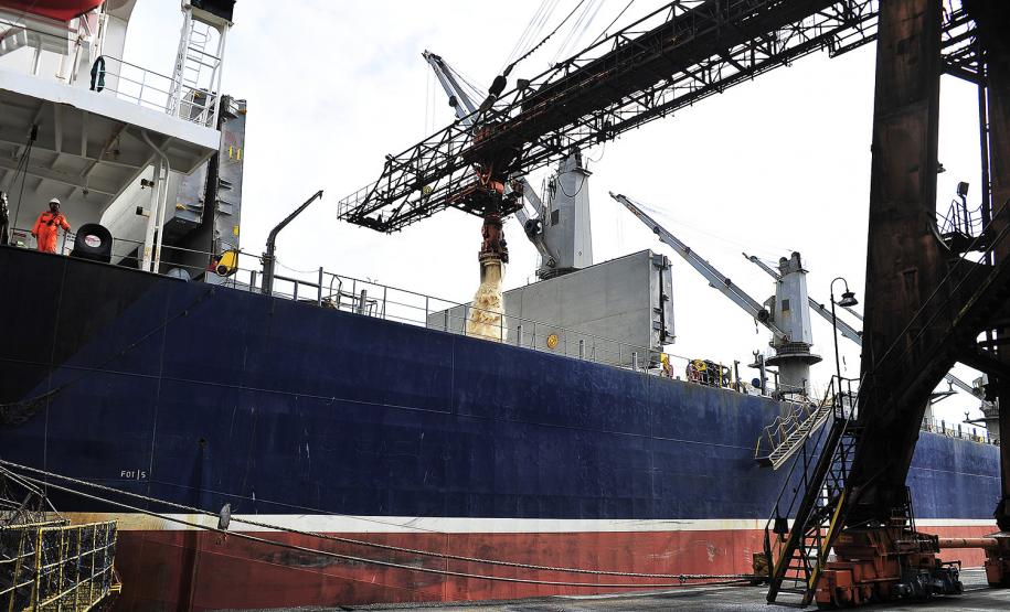 Porto de Paranaguá tem aumento na movimentação de cargas em 2016