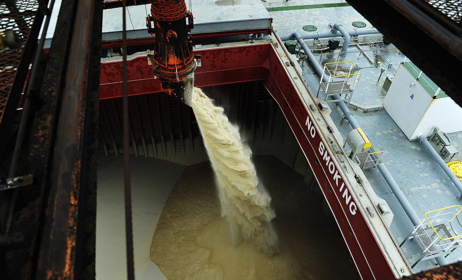 Porto de Paranaguá tem aumento na movimentação de cargas em 2016