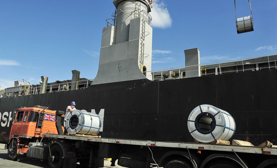 Porto de Paranaguá tem aumento na movimentação de cargas em 2016