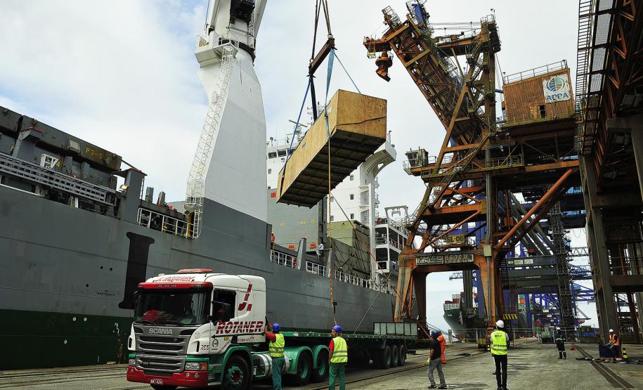 Porto de Paranaguá tem aumento na movimentação de cargas em 2016