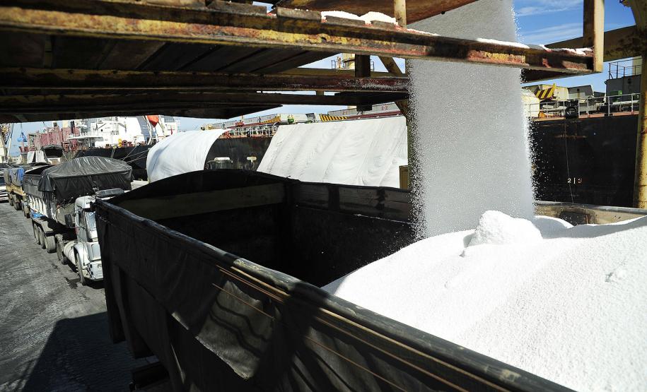 Porto de Paranaguá tem aumento na movimentação de cargas em 2016