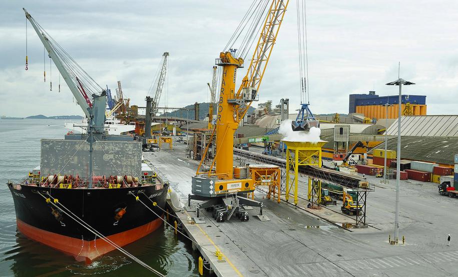 Porto de Paranaguá tem aumento na movimentação de cargas em 2016