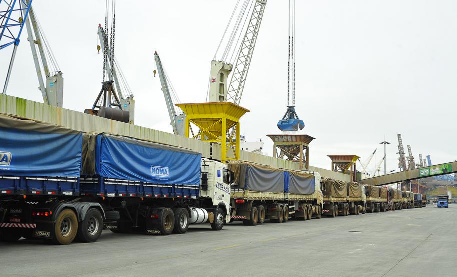 Porto de Paranaguá tem aumento na movimentação de cargas em 2016