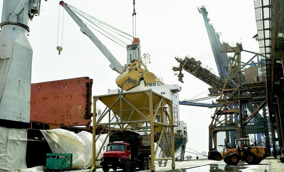 Porto de Paranaguá tem aumento na movimentação de cargas em 2016