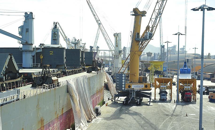 Porto de Paranaguá tem aumento na movimentação de cargas em 2016
