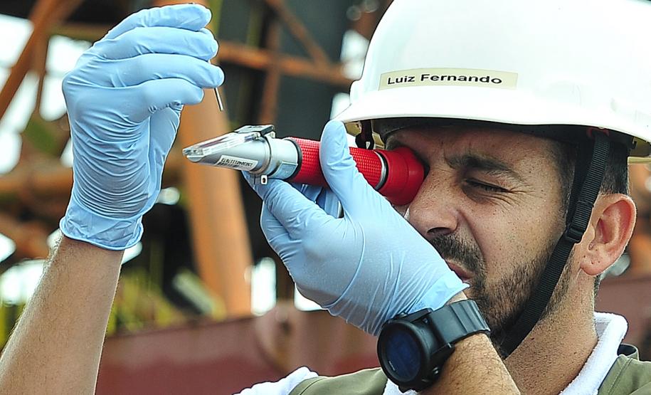 Porto de Paranaguá monitora a água de lastro de 80% dos navios