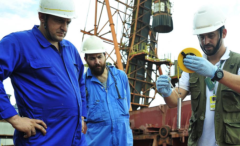 Porto de Paranaguá monitora a água de lastro de 80% dos navios