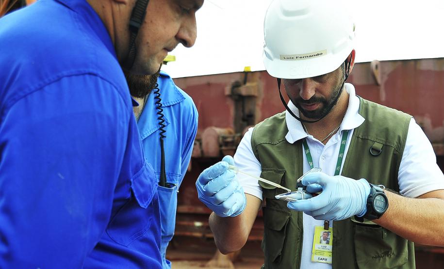 Porto de Paranaguá monitora a água de lastro de 80% dos navios