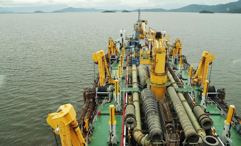 Ministro e governador assinam ordem de serviço no Porto de Paranaguá