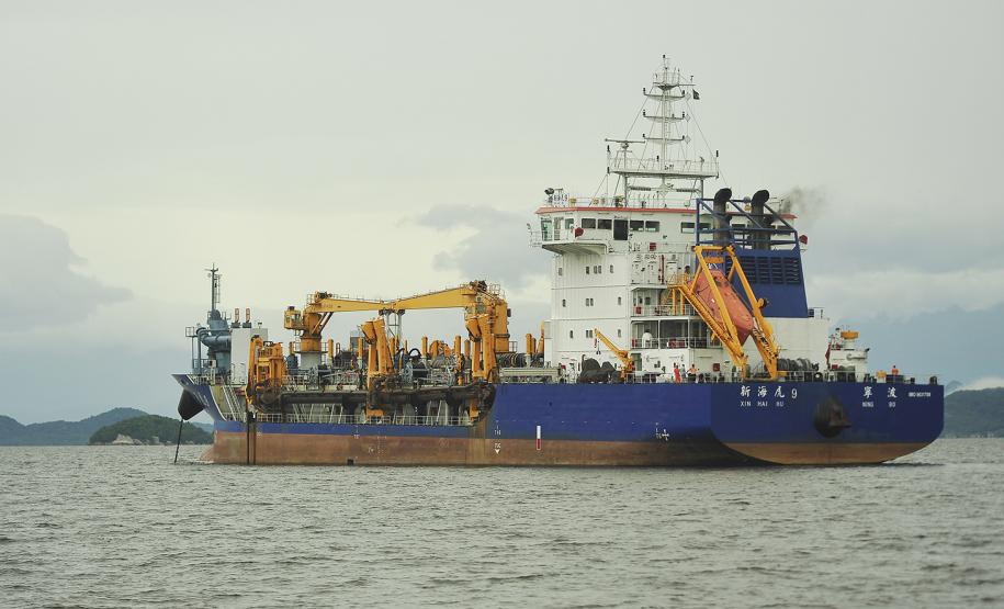 Ministro assina ordem de serviço para início da dragagem em Paranaguá