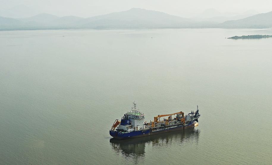 Ministro assina ordem de serviço para início da dragagem em Paranaguá