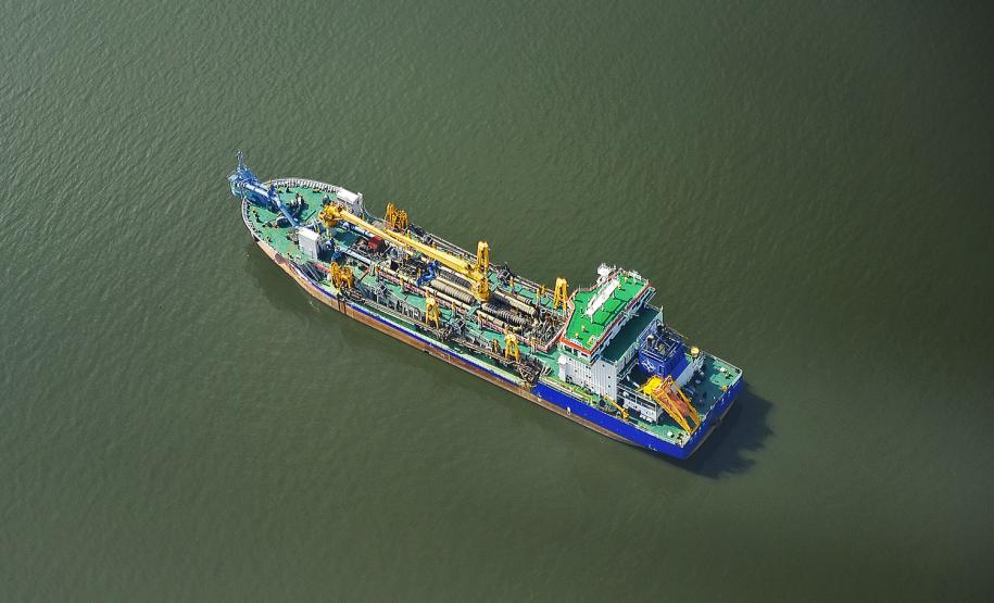 Ministro assina ordem de serviço para início da dragagem em Paranaguá