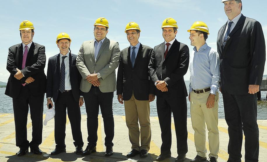 Ministro assina ordem de serviço para início da dragagem em Paranaguá