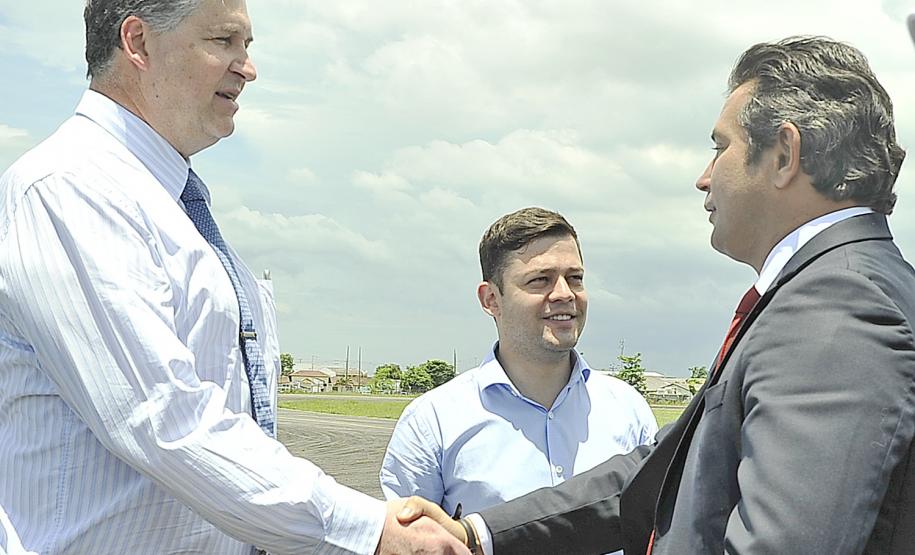 Ministro assina ordem de serviço para início da dragagem em Paranaguá