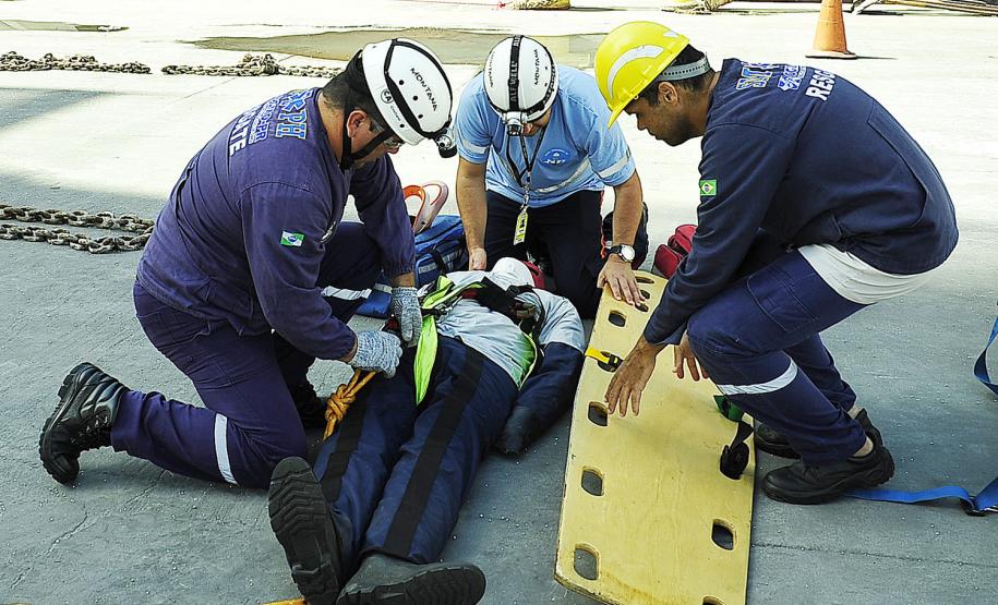 Porto de Paranaguá faz simulado para prevenção de acidentes