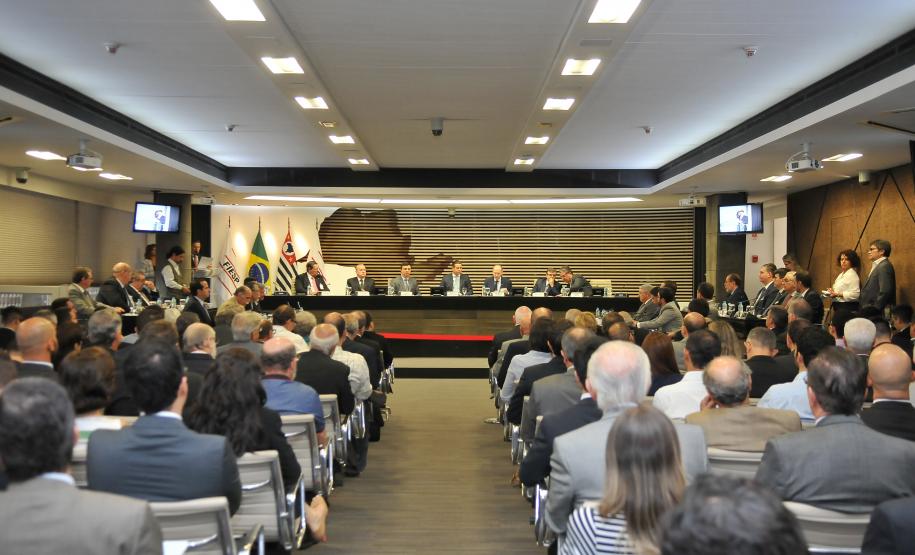 O diretor-presidente da Administração dos Portos de Paranaguá e Antonina (Appa), Luiz Henique Dividino, participou nesta quarta-feira (15), na sede da Federação das Indústrias do Estado de São Paulo (Fiesp), da divulgação do Desempenho do Setor Aquaviário em 2016.