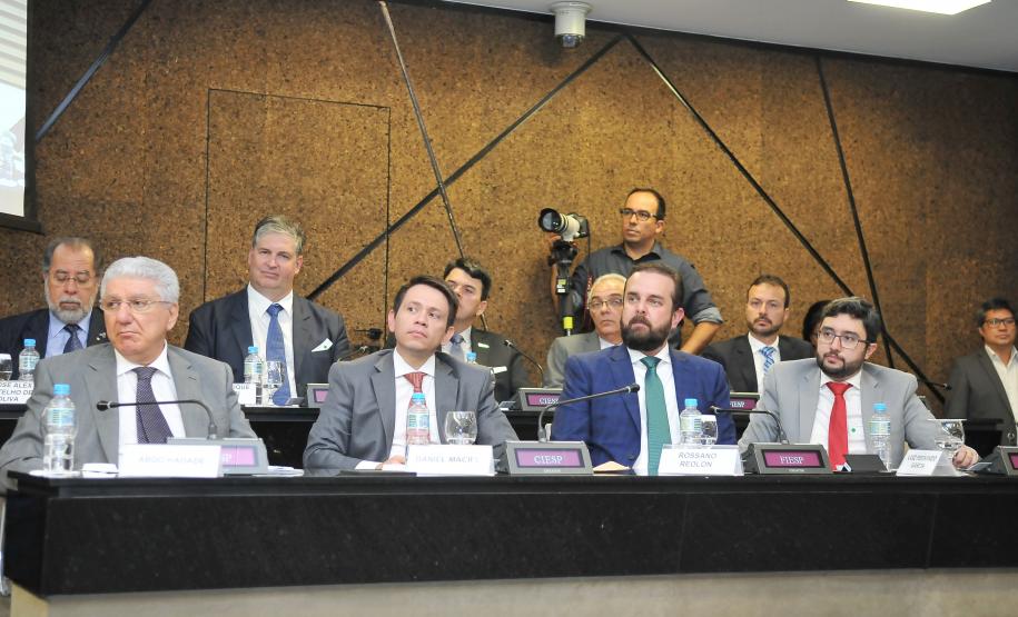 O diretor-presidente da Administração dos Portos de Paranaguá e Antonina (Appa), Luiz Henique Dividino, participou nesta quarta-feira (15), na sede da Federação das Indústrias do Estado de São Paulo (Fiesp), da divulgação do Desempenho do Setor Aquaviário em 2016.