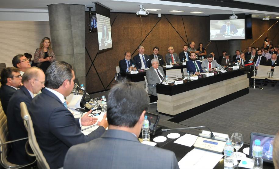 O diretor-presidente da Administração dos Portos de Paranaguá e Antonina (Appa), Luiz Henique Dividino, participou nesta quarta-feira (15), na sede da Federação das Indústrias do Estado de São Paulo (Fiesp), da divulgação do Desempenho do Setor Aquaviário em 2016.