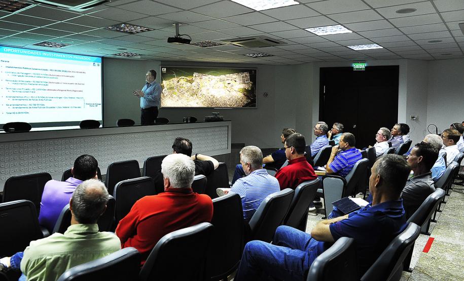 O Porto de Paranaguá recebeu nesta terça-feira (21), uma comitiva formada por 20 presidentes de cooperativas agrícolas dos Estados Unidos e produtores americanos associados a Central Farm – uma das maiores cooperativas agrícolas do mundo.
