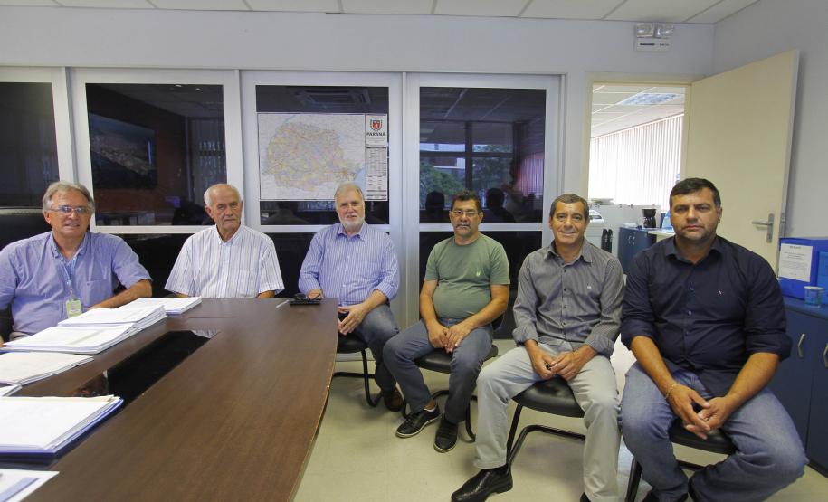 A diretoria da Administração dos Portos de Paranaguá e Antonina (Appa) recebeu nesta quinta-feira (23), a visita de representantes do Sindicato dos Transportadores Rodoviários Autônomos de Bens do Estado do Paraná (Sindicam-PR), do Sindicam-Paranaguá e da Federação Nacional dos Caminhoneiros (Fenacam).
