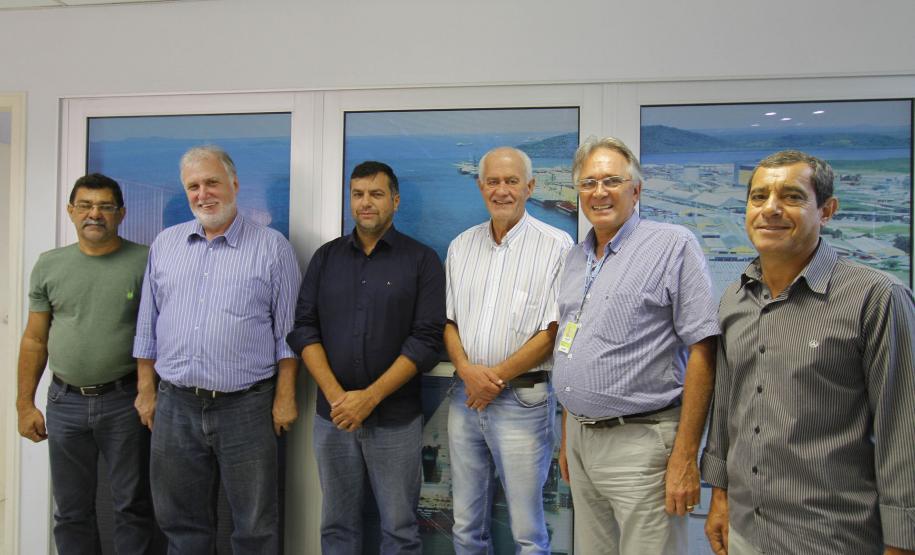 A diretoria da Administração dos Portos de Paranaguá e Antonina (Appa) recebeu nesta quinta-feira (23), a visita de representantes do Sindicato dos Transportadores Rodoviários Autônomos de Bens do Estado do Paraná (Sindicam-PR), do Sindicam-Paranaguá e da Federação Nacional dos Caminhoneiros (Fenacam).