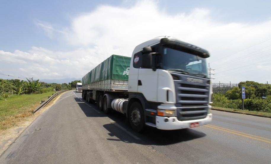 A diretoria da Administração dos Portos de Paranaguá e Antonina (Appa) recebeu nesta quinta-feira (23), a visita de representantes do Sindicato dos Transportadores Rodoviários Autônomos de Bens do Estado do Paraná (Sindicam-PR), do Sindicam-Paranaguá e da Federação Nacional dos Caminhoneiros (Fenacam).