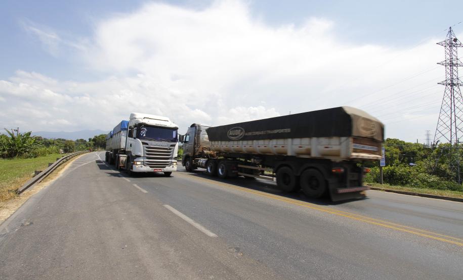 A diretoria da Administração dos Portos de Paranaguá e Antonina (Appa) recebeu nesta quinta-feira (23), a visita de representantes do Sindicato dos Transportadores Rodoviários Autônomos de Bens do Estado do Paraná (Sindicam-PR), do Sindicam-Paranaguá e da Federação Nacional dos Caminhoneiros (Fenacam).
