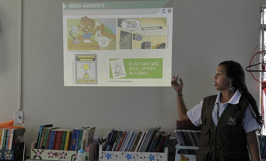 A Administração dos Portos de Paranaguá e Antonina (APPA) promoveu o 2º Curso de Capacitação para Agentes Ambientais Voluntários. Ao todo, 24 participantes inscritos compareceram ao penúltimo módulo do curso, realizado na sede da Associação de Moradores da Ilha dos Valadares (AMIV), e que termina na quinta-feira (02).