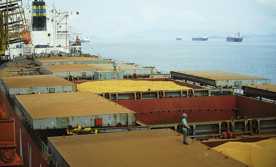 Porto de Paranaguá bate em 20% recorde de movimentação em fevereiro