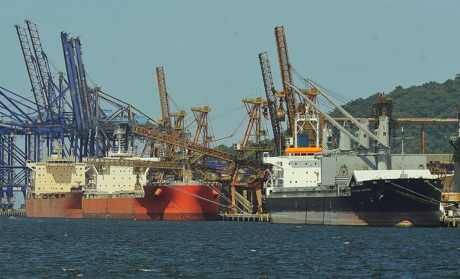 Porto de Paranaguá bate em 20% recorde de movimentação em fevereiro