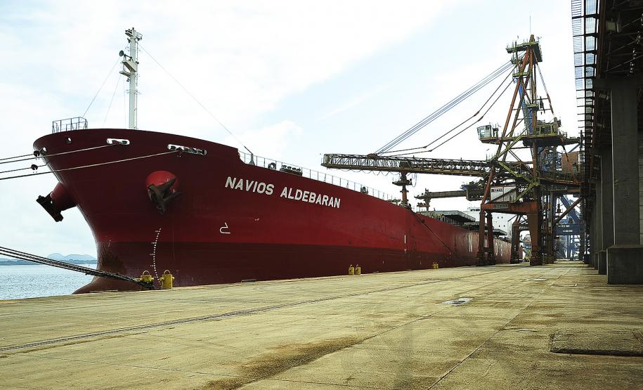 Porto de Paranaguá bate em 20% recorde de movimentação em fevereiro