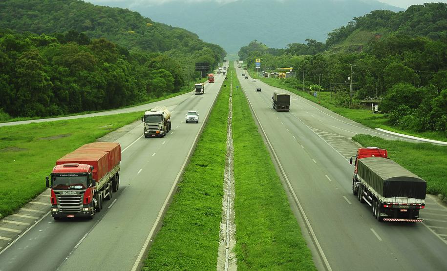 Porto de Paranaguá tem novo sistema de agendamentos para descarga de caminhões