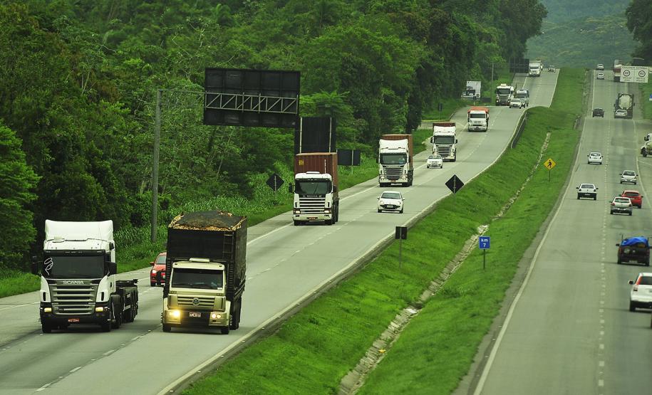 Porto de Paranaguá tem novo sistema de agendamentos para descarga de caminhões