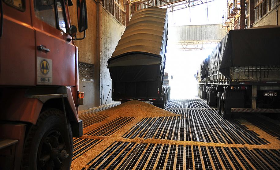 Porto de Paranaguá tem novo sistema de agendamentos para descarga de caminhões