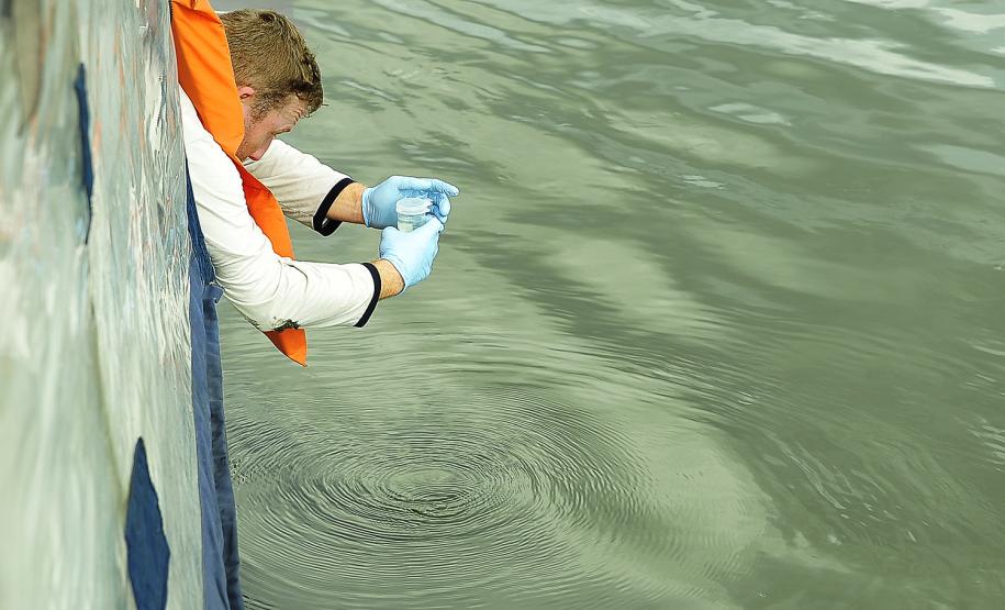 Porto promove ações de controle e monitoramento da qualidade da água na baía de Paranaguá