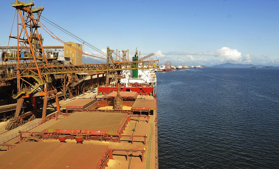 Porto de Paranaguá bate recorde de movimentação pelo sexto ano consecutivo
