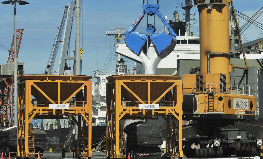 Porto de Paranaguá bate recorde de movimentação pelo sexto ano consecutivo