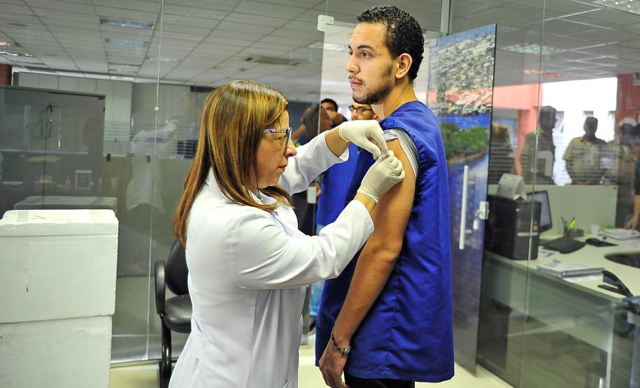 Porto de Paranaguá vacina 500 trabalhadores contra a gripe