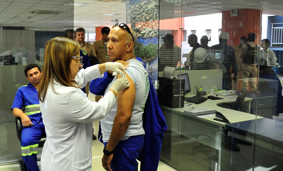 Porto de Paranaguá vacina 500 trabalhadores contra a gripe