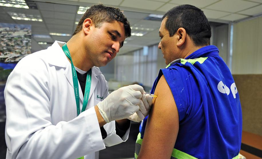 Porto de Paranaguá vacina 500 trabalhadores contra a gripe