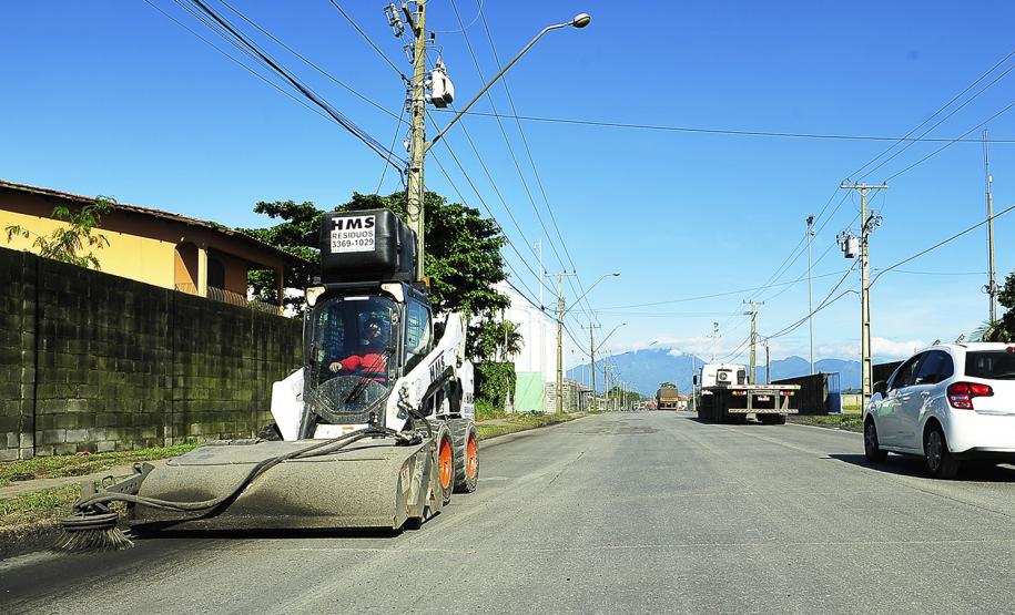Novas varredeiras aumentam em 50% a coleta de resíduos na área portuária