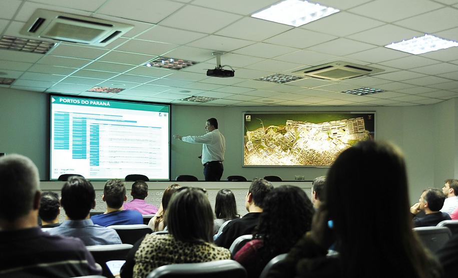 Porto de Paranaguá é referência para pós-graduação de Gestão e Inovação do Agronegócio