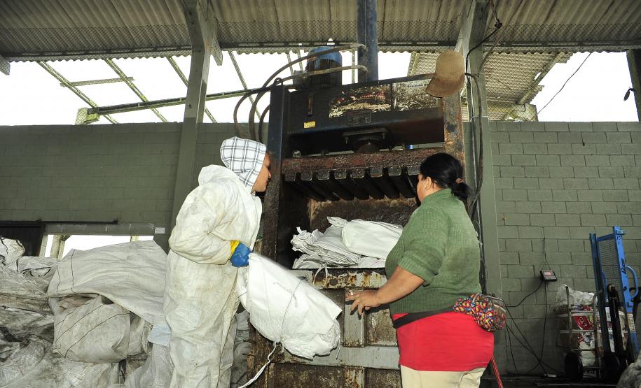 Portos do Paraná vão destinar resíduos recicláveis para Associação da Vila Santa Maria