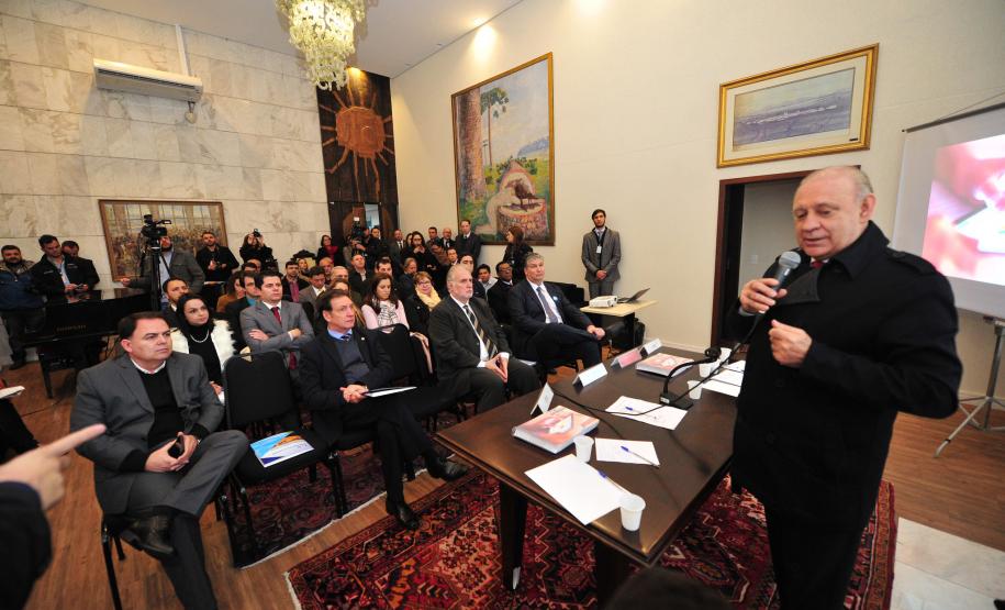 Pesquisa aponta que Porto de Paranaguá está melhor em todas
as áreas, se comparado com cinco anos atrás